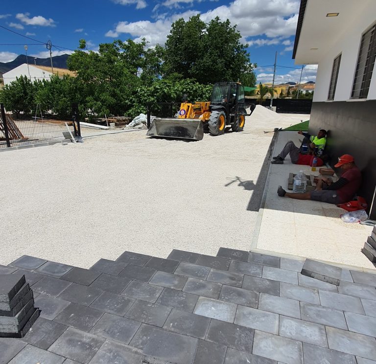 Lee más sobre el artículo Chalet – Adoquín