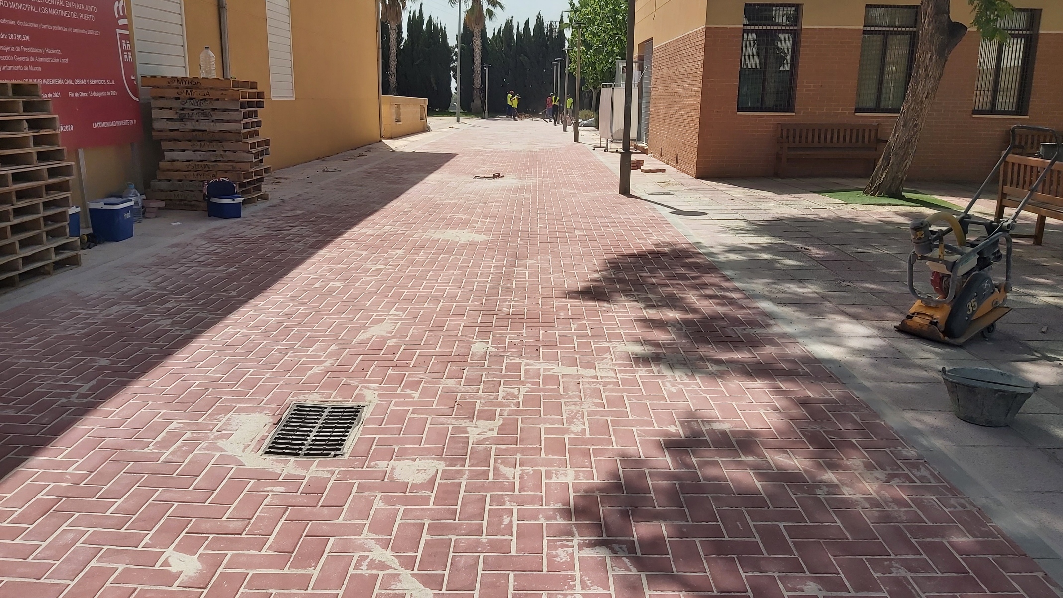 En este momento estás viendo PAVIMENTACION DE CALLE SALON CON ADOQUINES DE HORMIGON EN LOS MARTINEZ-MURCIA