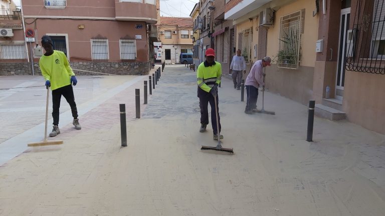 Lee más sobre el artículo PAVIMENTACION CON ADOQUINES DE HORMIGON 10X20X08 LA RAYA-MURCIA