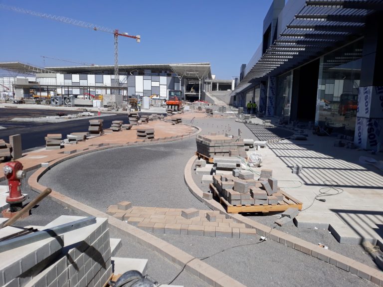 Lee más sobre el artículo PAVIMENTACION ADOQUINES DE DISTINTOS FORMATOS 60X40X08 Y MULTIFORMATOS      C.C.TORRE CARDENAS-ALMERIA