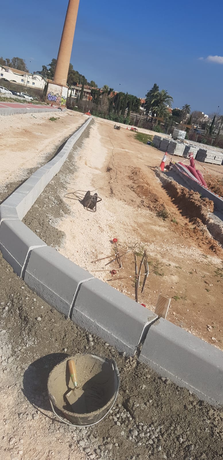 En este momento estás viendo COLOCACION BORDILLOS DE HORMIGON BARRIOMAR-MURCIA
