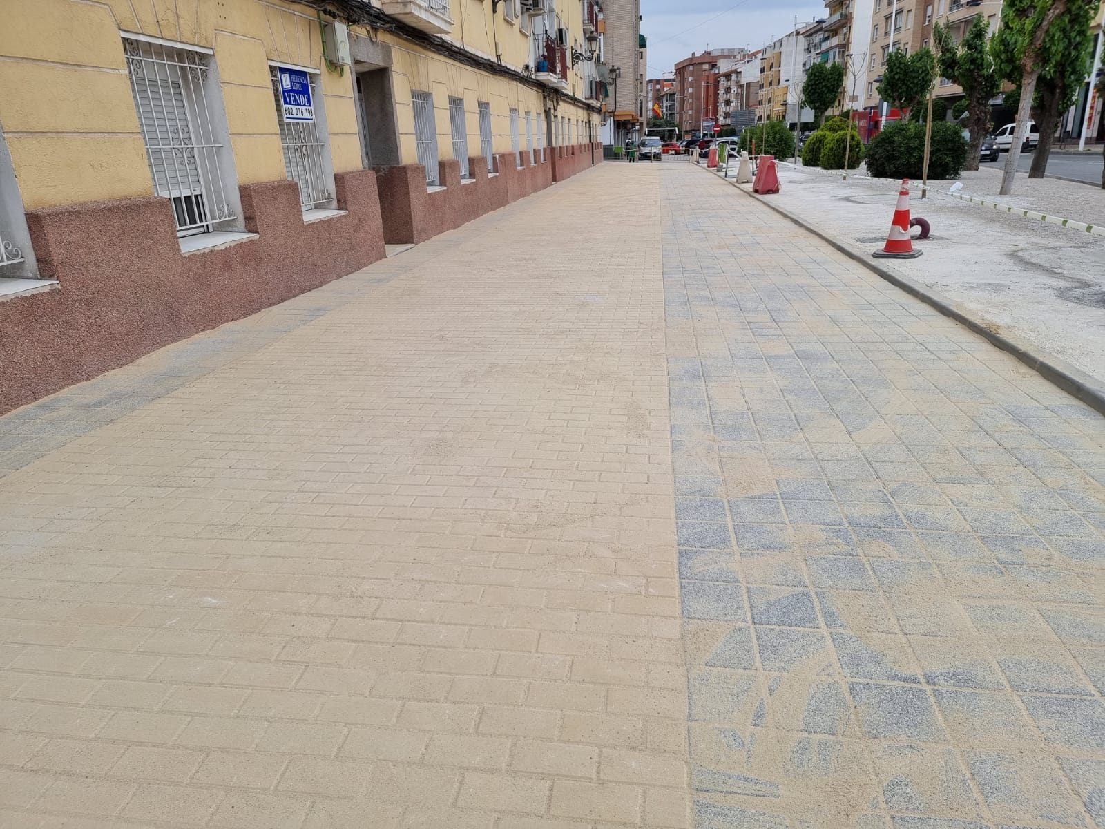 En este momento estás viendo PAVIMENTACION CON ADOQUINES DE HORMIGON EN CALLE SALON MOLINA DE SEGURA-MURCIA